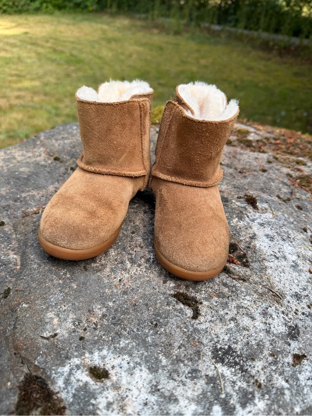 Toddler Keelan Uggs! in Chestnut  Size 8